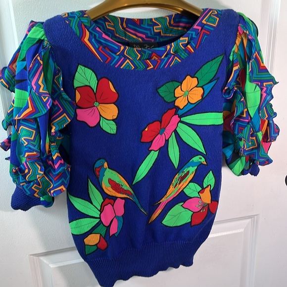 Vtg 80s DIANE FREIS royal blue ruffle sleeve sweater knit top S tropical birds - Picture 3 of 9